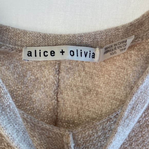 Alice and Olivia poncho - Picture 6 of 6